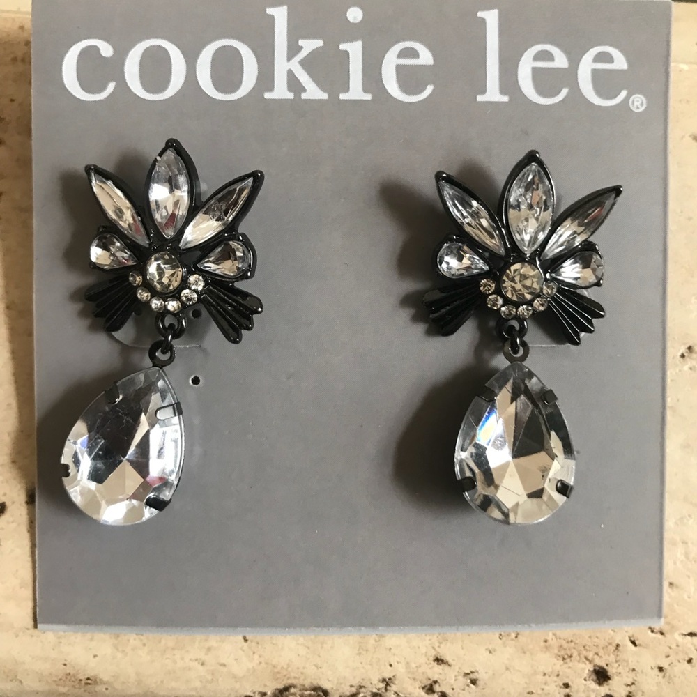 Elegant flower earrings